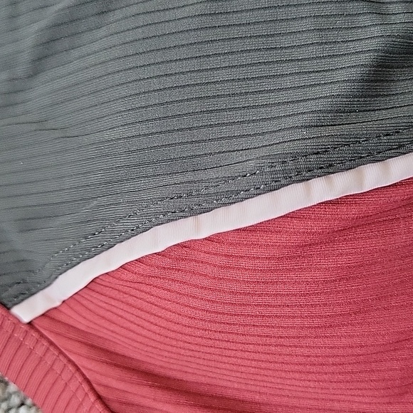 NWT hurley quick dry swim top - Picture 2 of 5